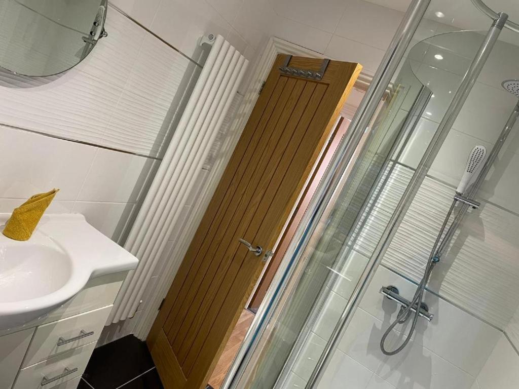 Central Hull Spacious Apartment H3 كينغستون أبون هول المظهر الخارجي الصورة